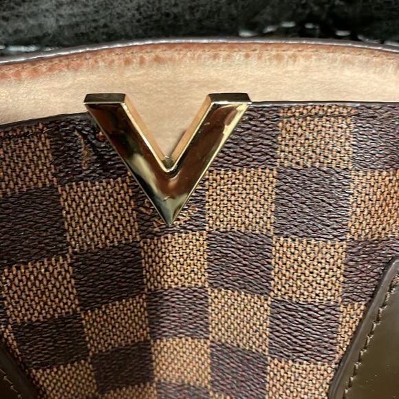 Excellent condition,presten interior is spotless , no cracks on handles.. - Picture 3 of 9